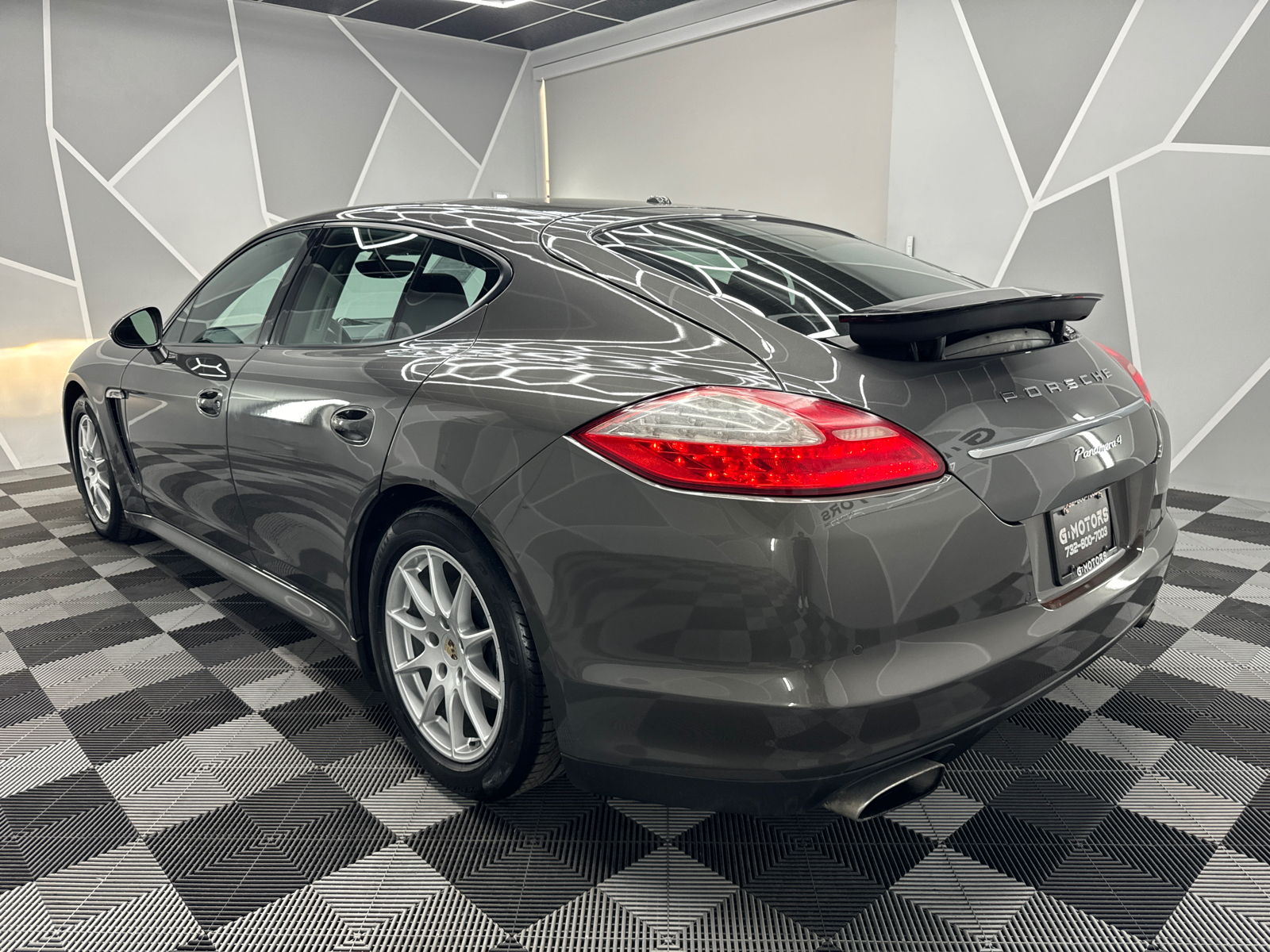 2013 Porsche Panamera 4 Sedan 4D 5