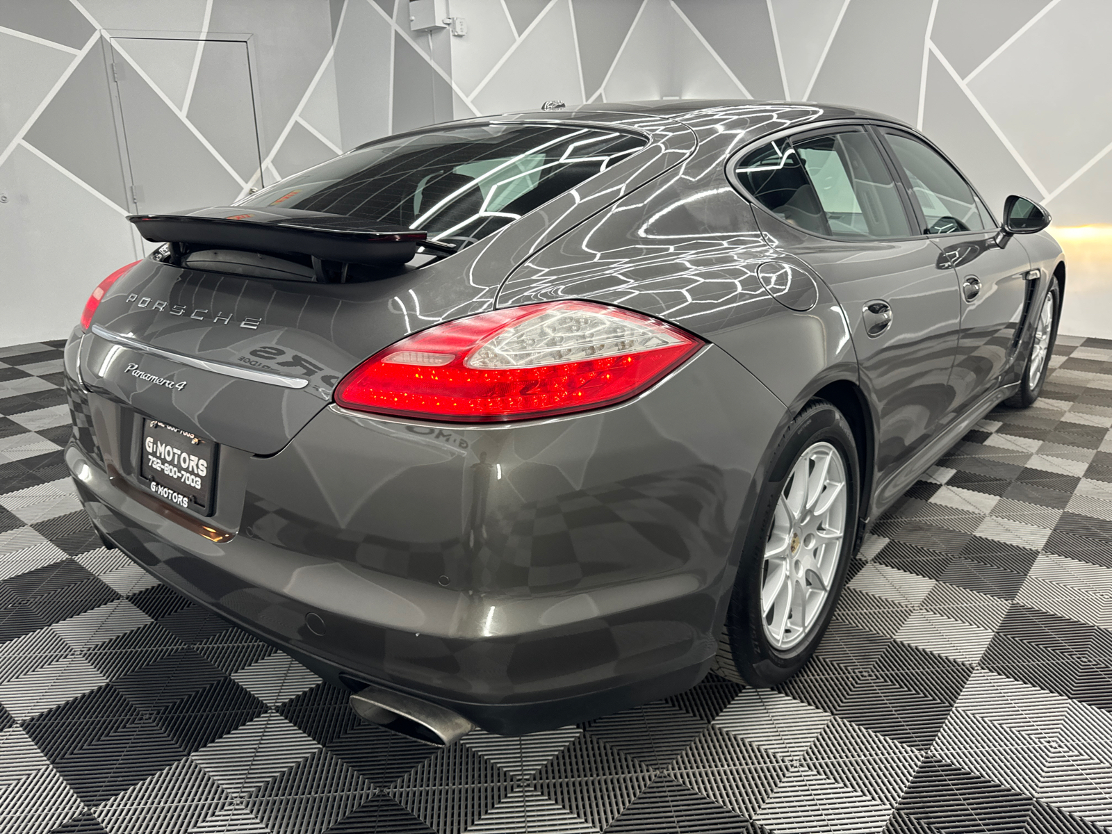 2013 Porsche Panamera 4 Sedan 4D 9