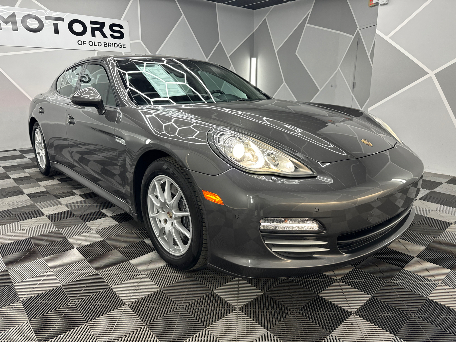 2013 Porsche Panamera 4 Sedan 4D 13