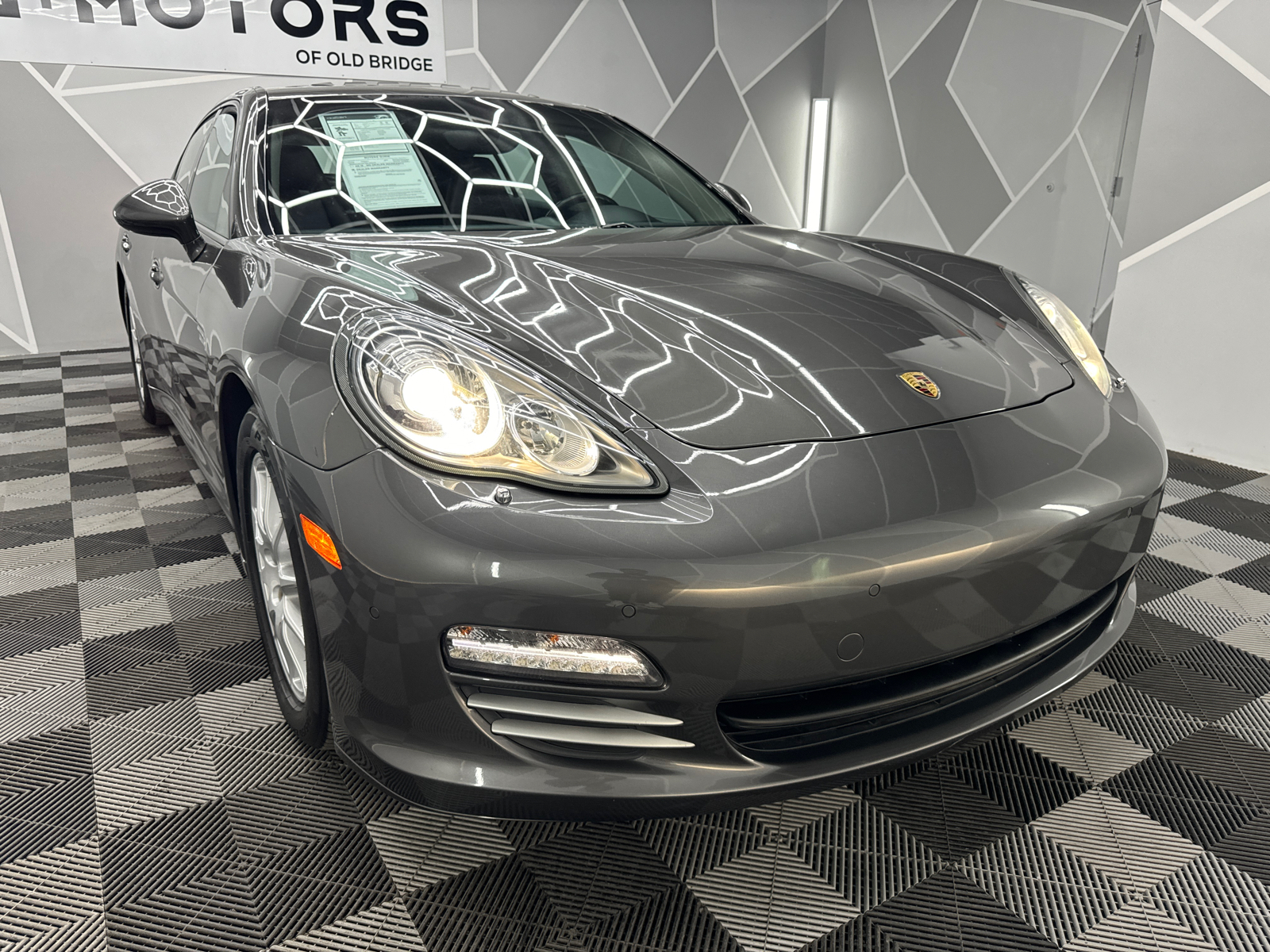 2013 Porsche Panamera 4 Sedan 4D 14