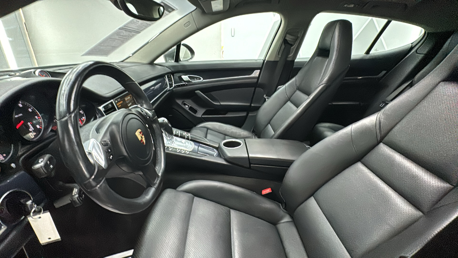 2013 Porsche Panamera 4 Sedan 4D 38