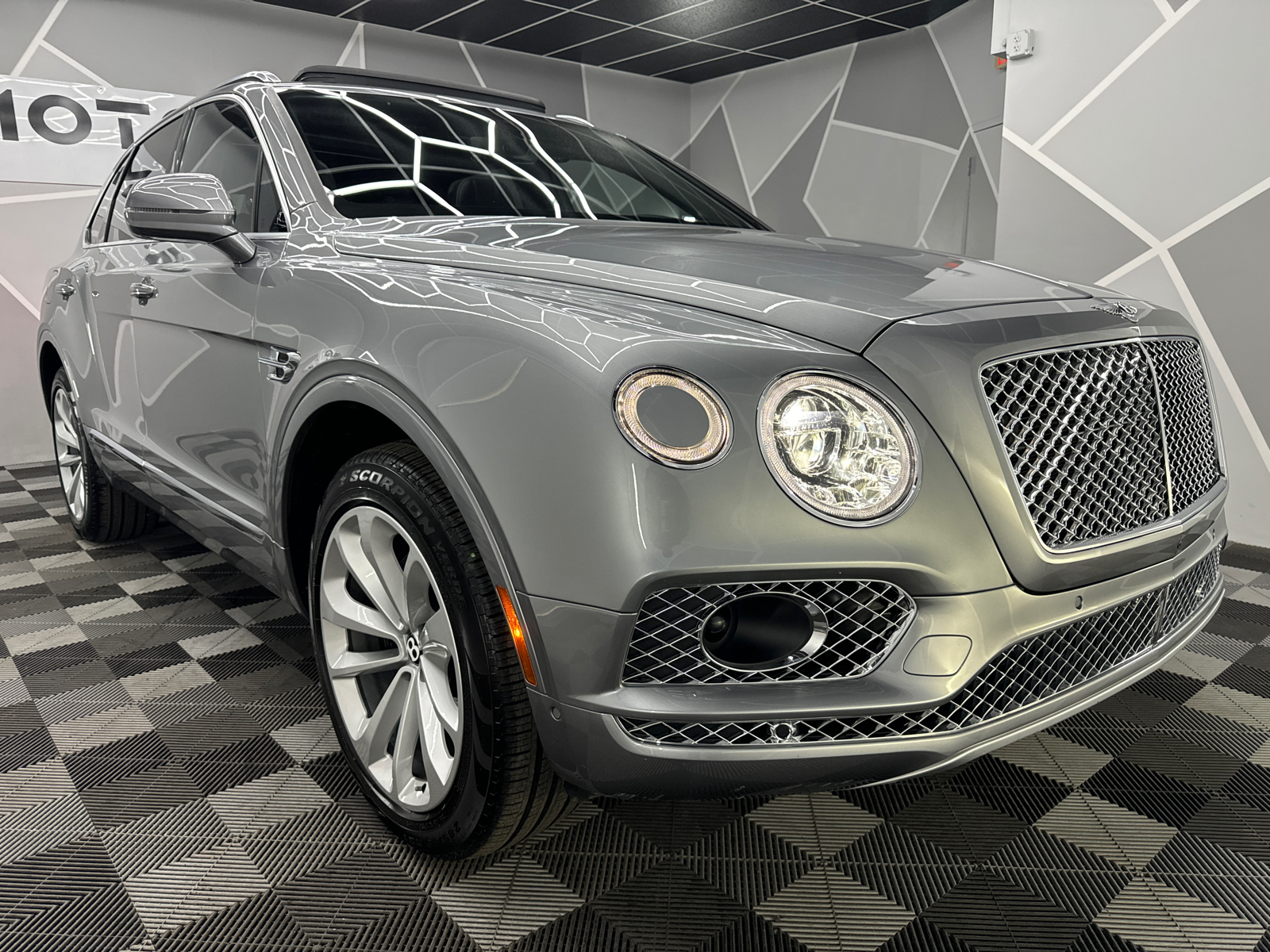 2017 Bentley Bentayga W12 Sport Utility 4D 13