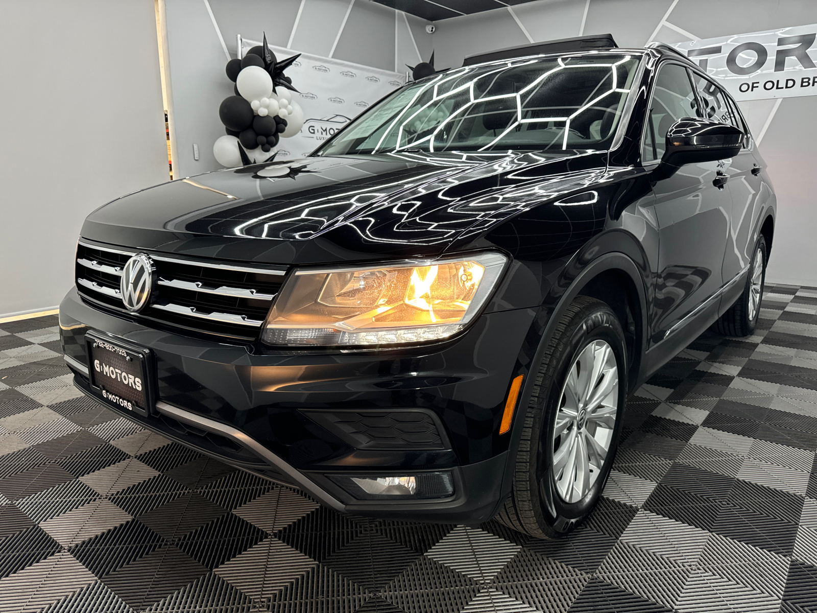 2018 Volkswagen Tiguan 2.0T SE 4MOTION Sport Utility 4D 1