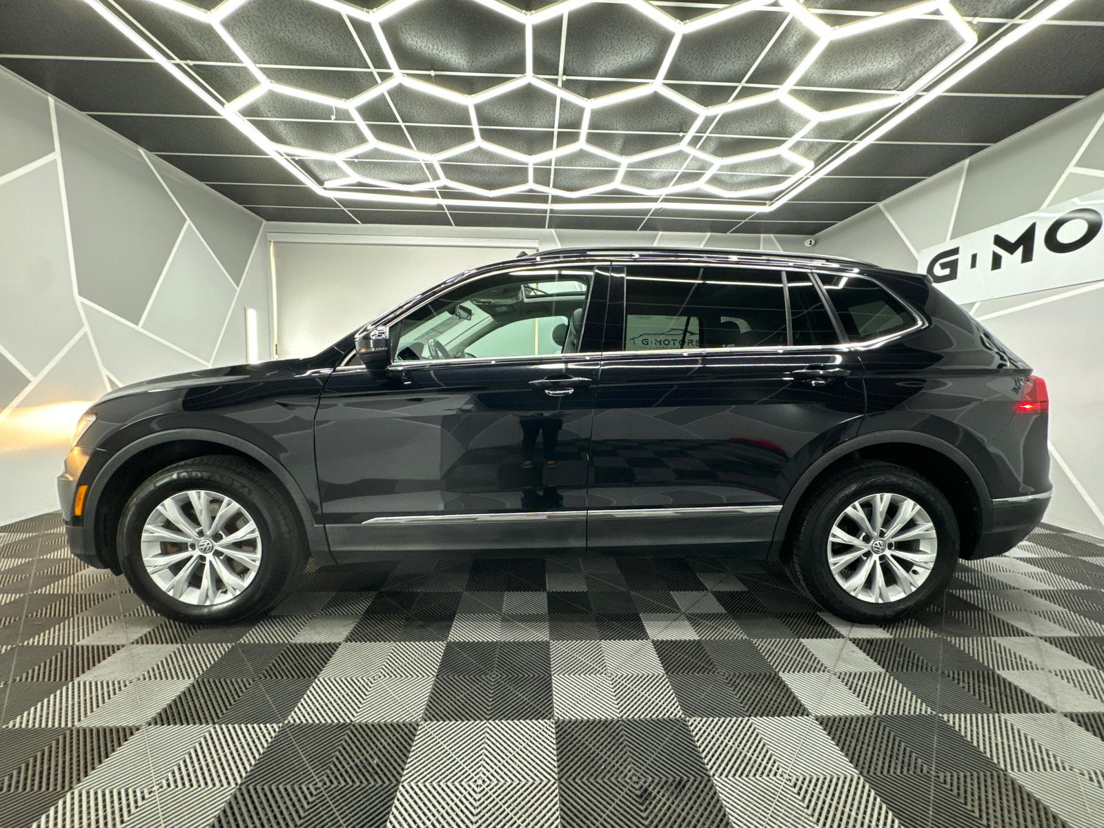 2018 Volkswagen Tiguan 2.0T SE 4MOTION Sport Utility 4D 3