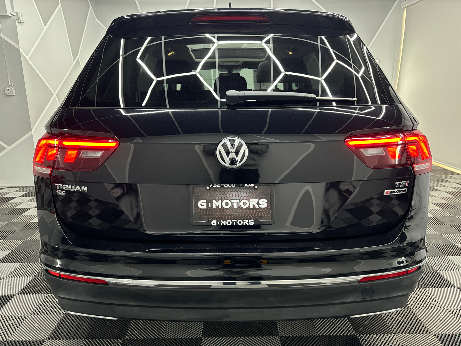 2018 Volkswagen Tiguan 2.0T SE 4MOTION Sport Utility 4D 7