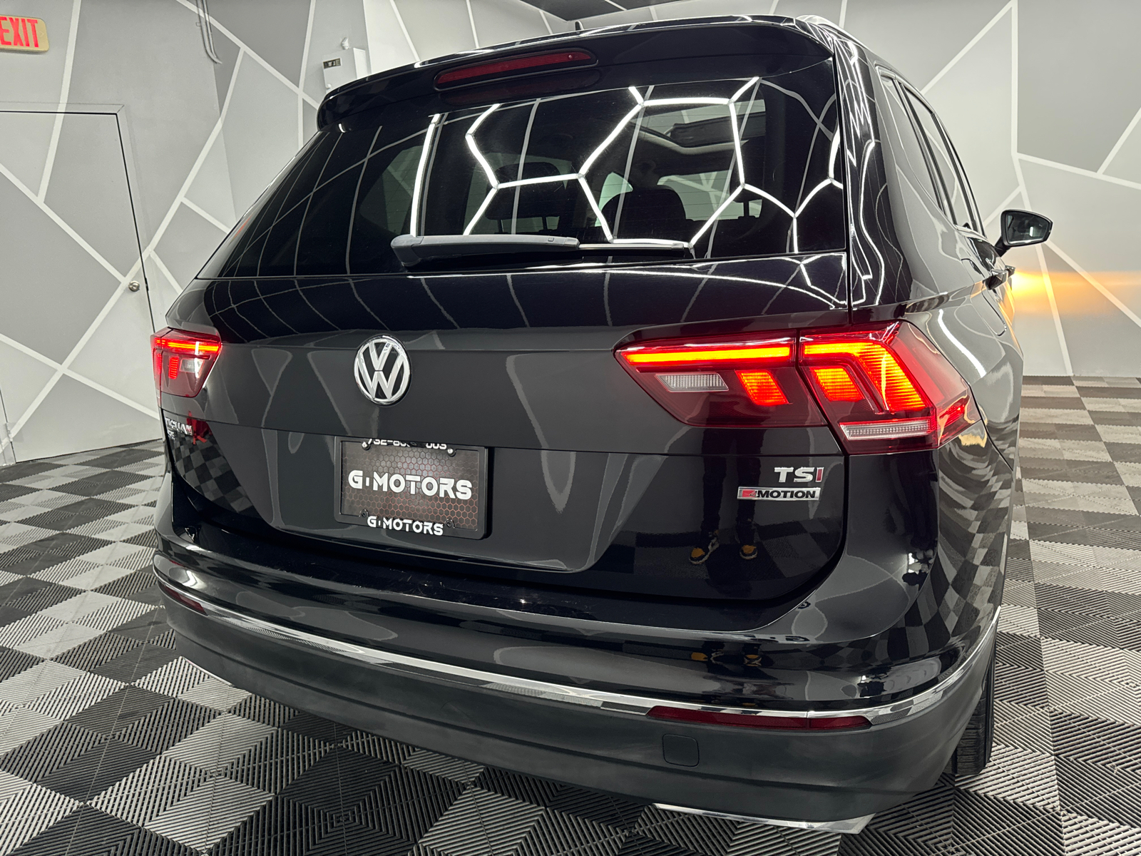 2018 Volkswagen Tiguan 2.0T SE 4MOTION Sport Utility 4D 8