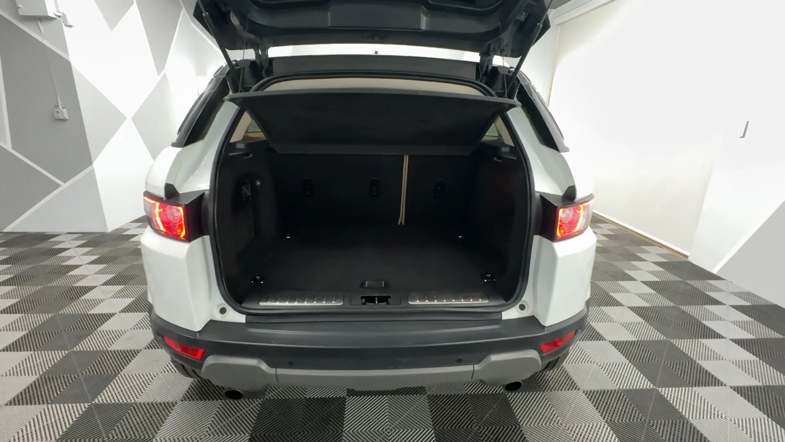 2015 Land Rover Range Rover Evoque Pure Sport Utility 4D 28