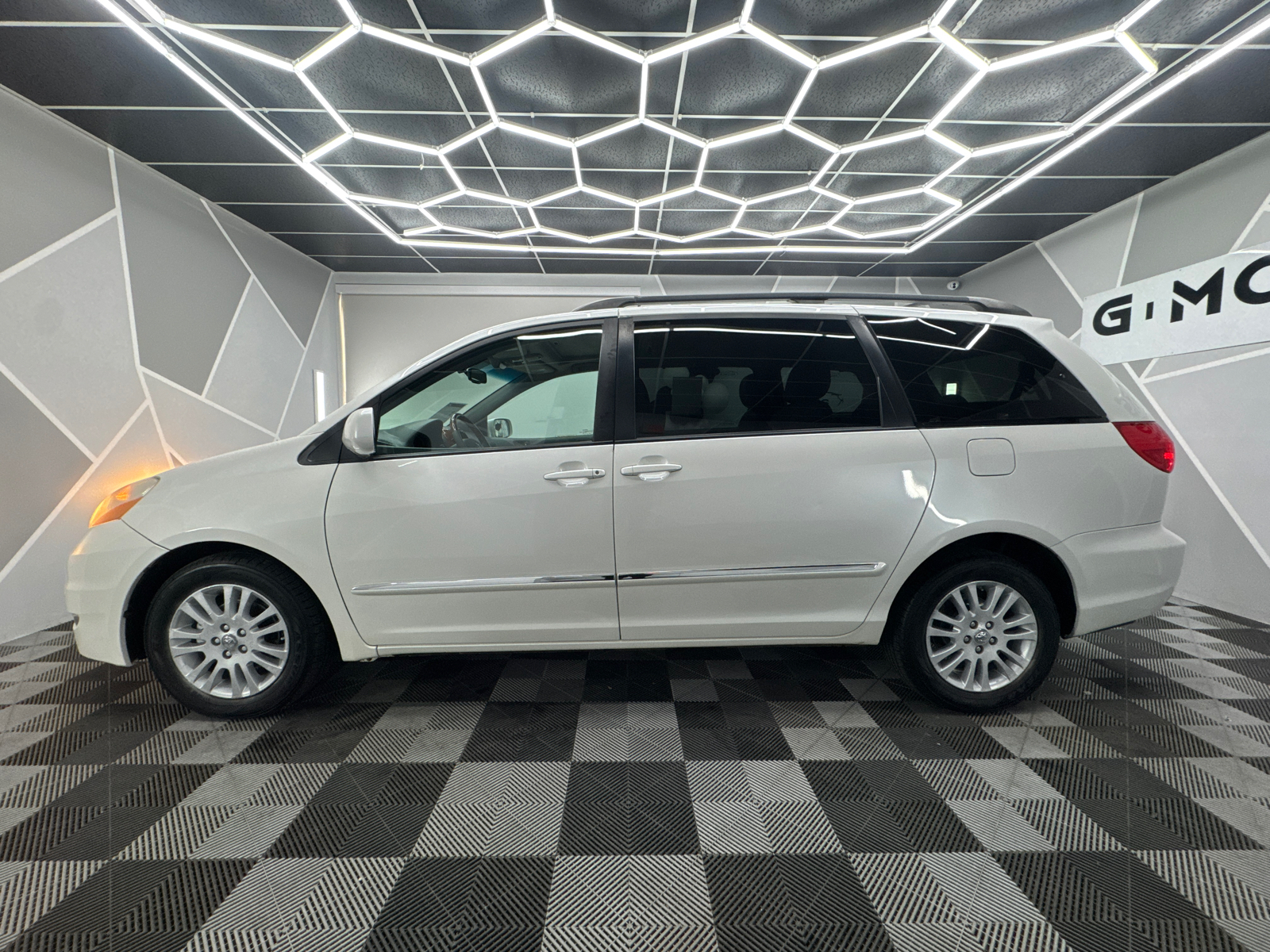 2010 Toyota Sienna XLE Limited Minivan 4D 3