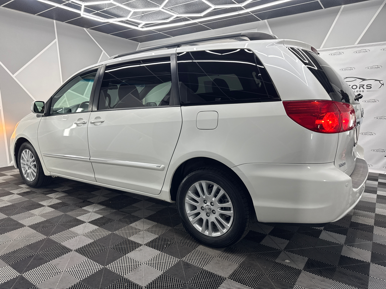 2010 Toyota Sienna XLE Limited Minivan 4D 4