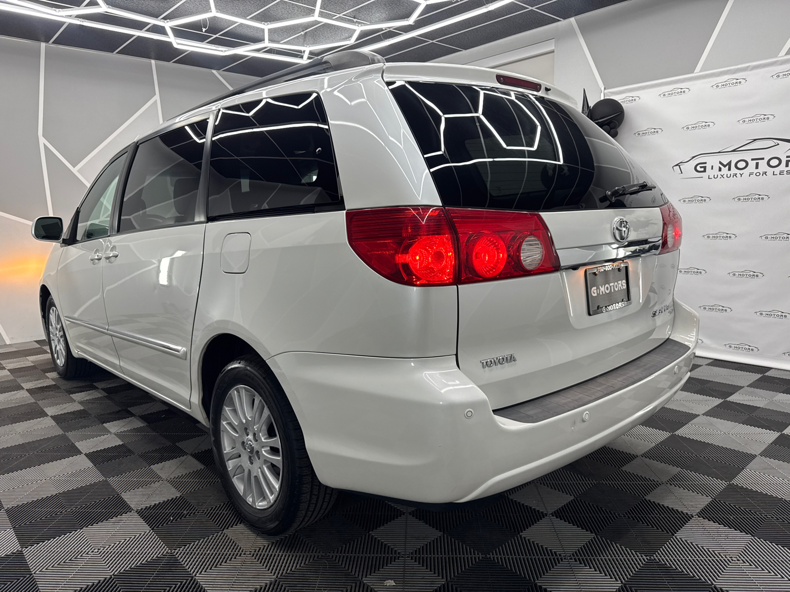 2010 Toyota Sienna XLE Limited Minivan 4D 5