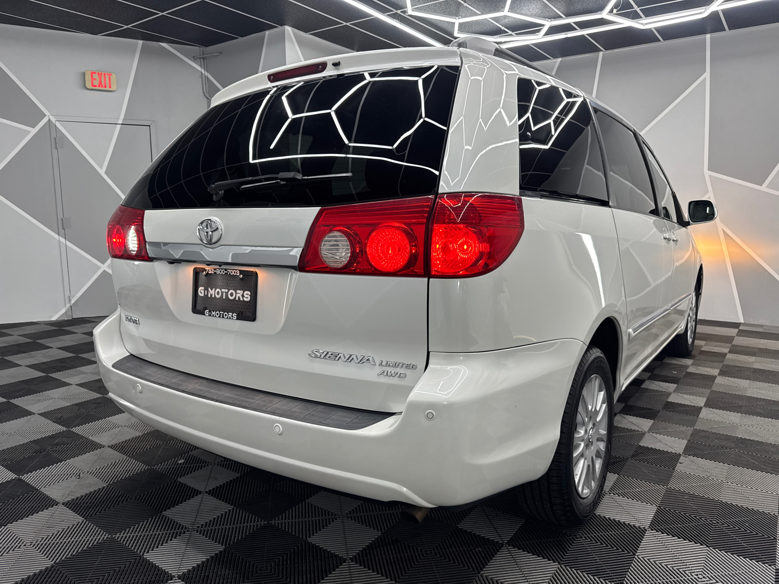 2010 Toyota Sienna XLE Limited Minivan 4D 9