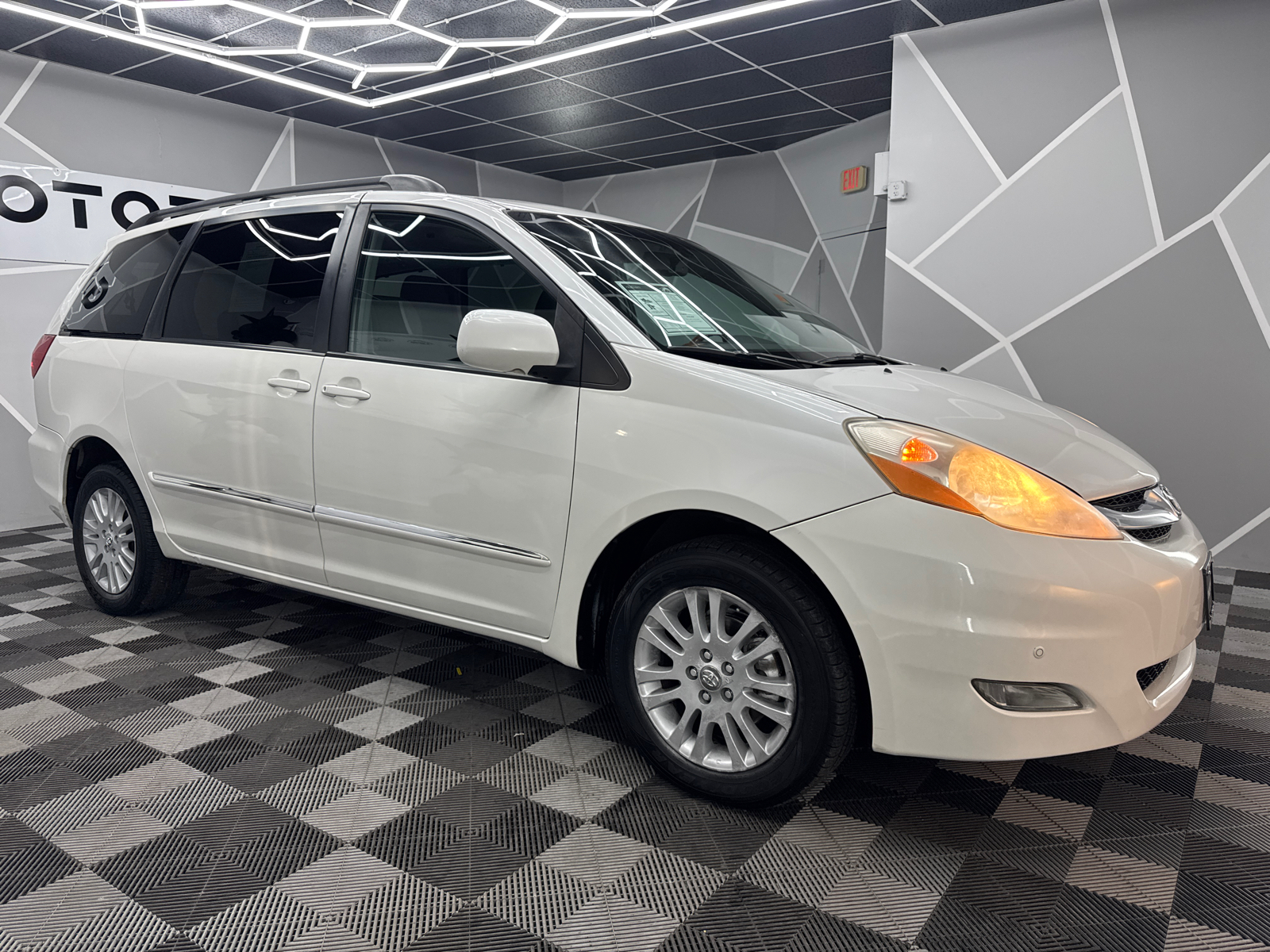 2010 Toyota Sienna XLE Limited Minivan 4D 12