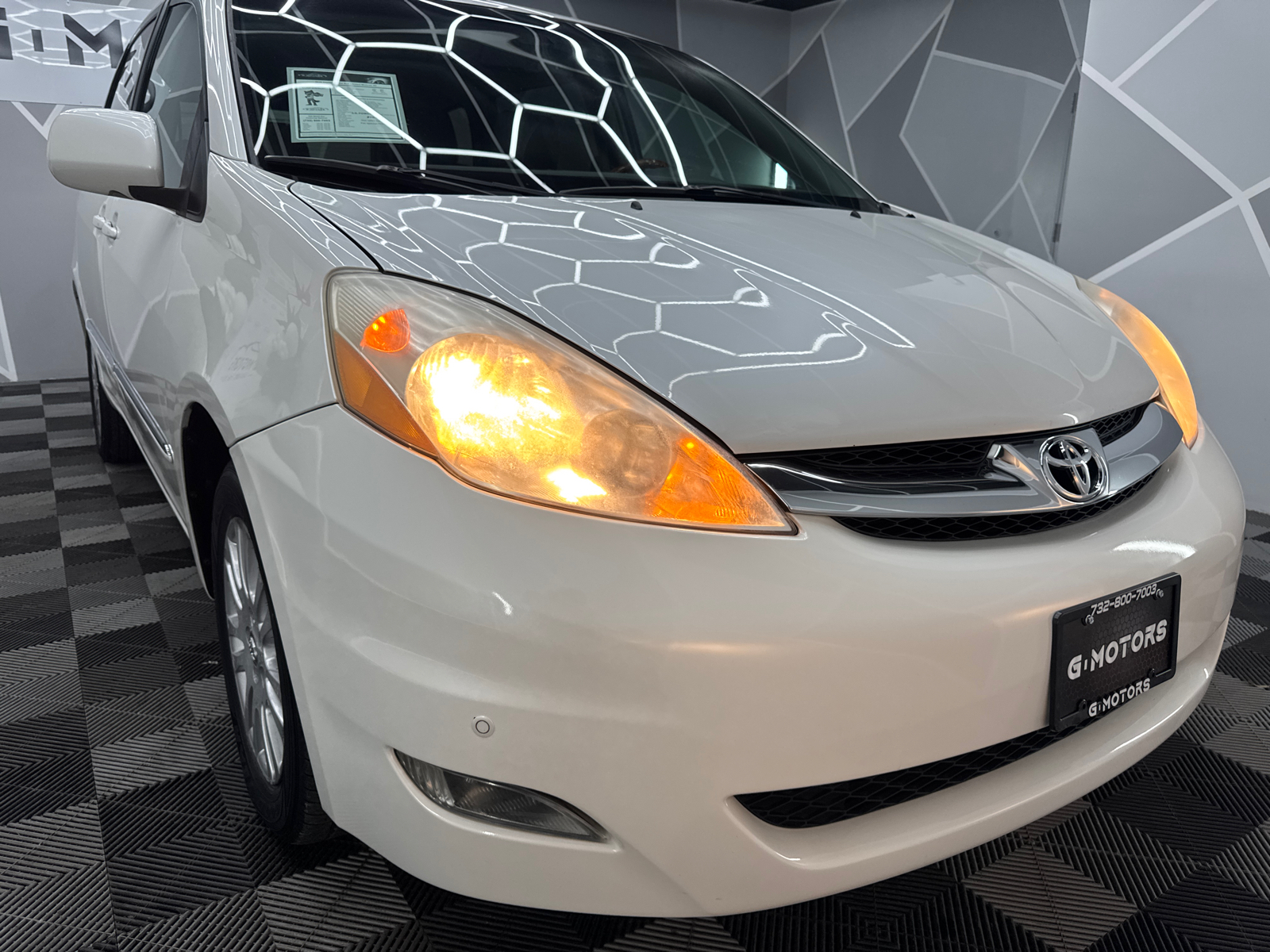 2010 Toyota Sienna XLE Limited Minivan 4D 14