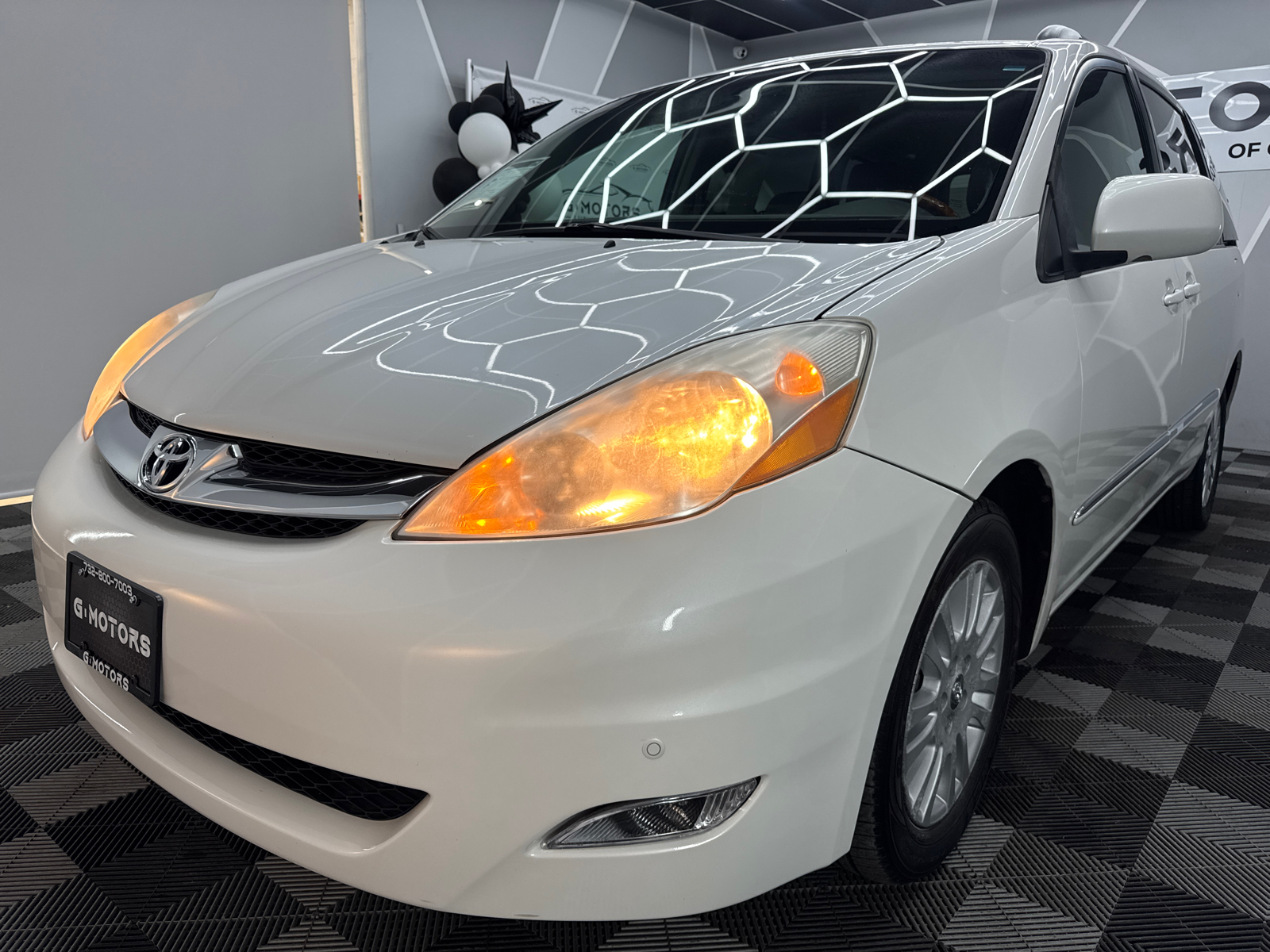 2010 Toyota Sienna XLE Limited Minivan 4D 17