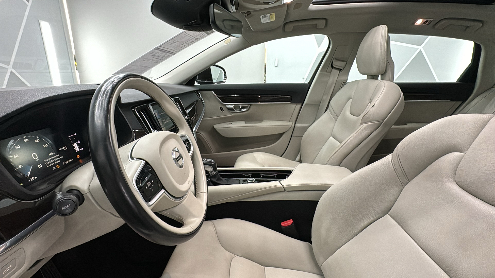 2018 Volvo S90  41