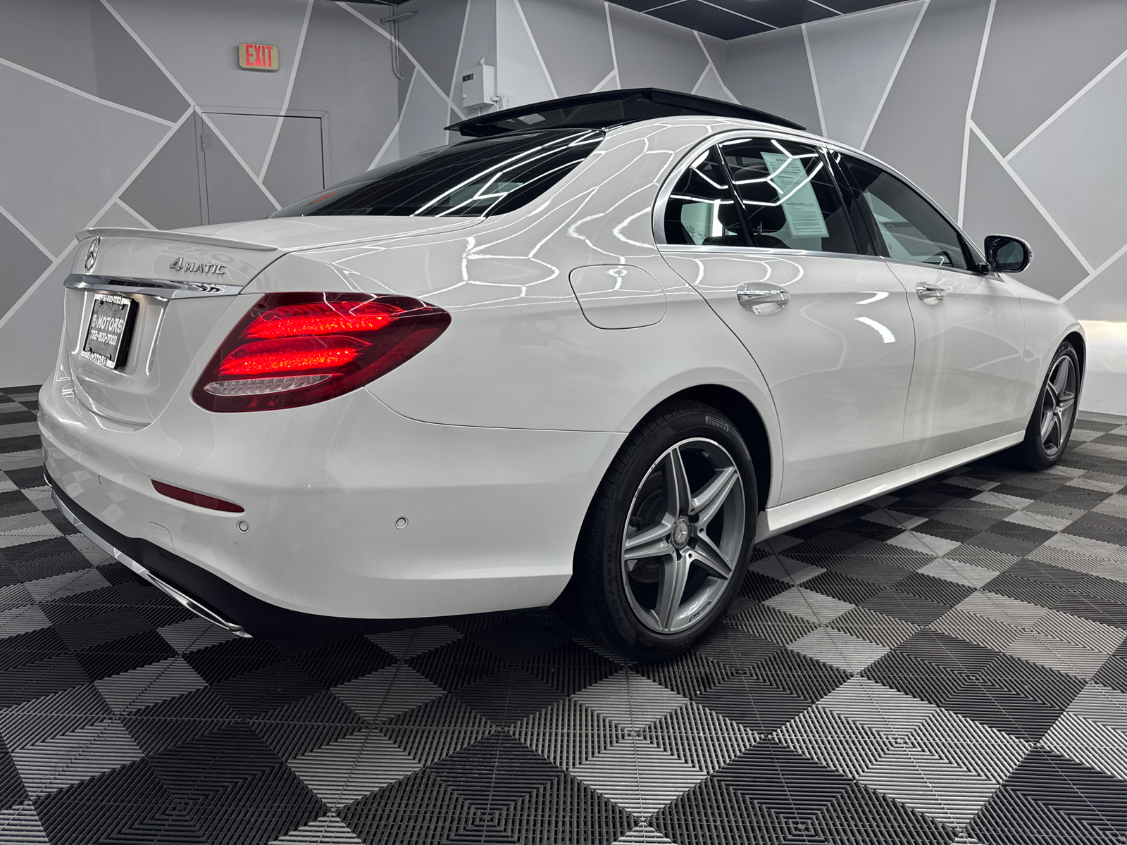 2017 Mercedes-Benz E-Class E 300 4MATIC Sedan 4D 10