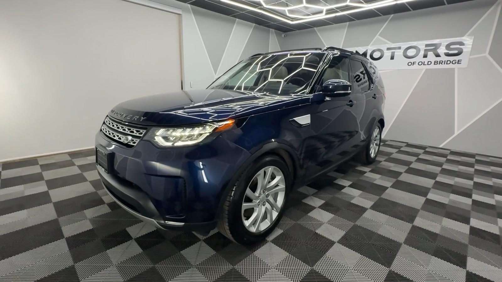 2018 Land Rover Discovery HSE Sport Utility 4D 18