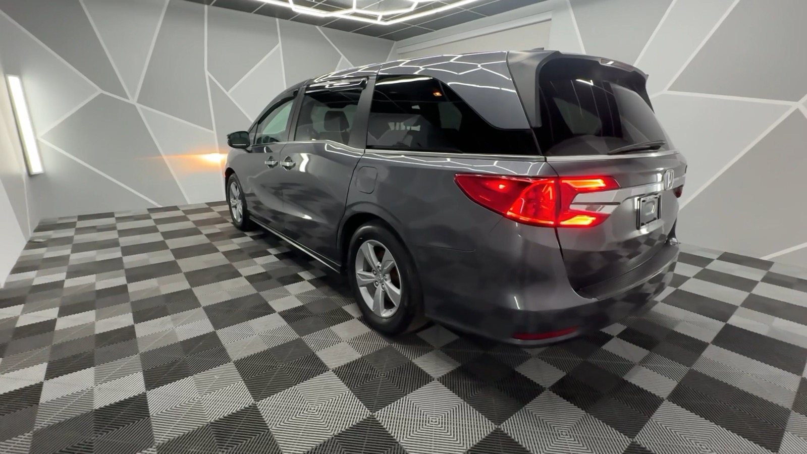 2020 Honda Odyssey EX-L w/Navigation & RES Minivan 4D 7