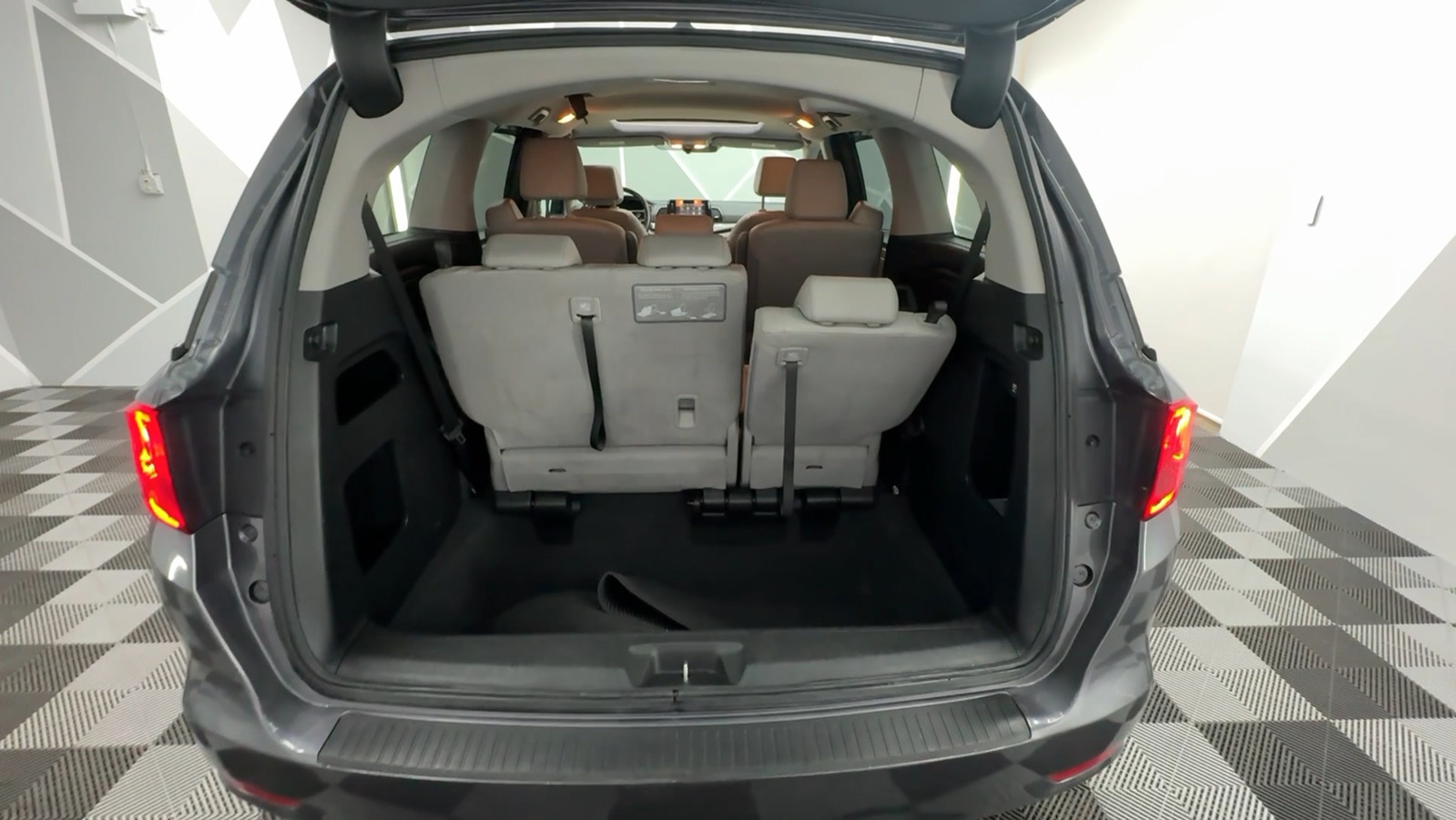 2020 Honda Odyssey EX-L w/Navigation & RES Minivan 4D 25