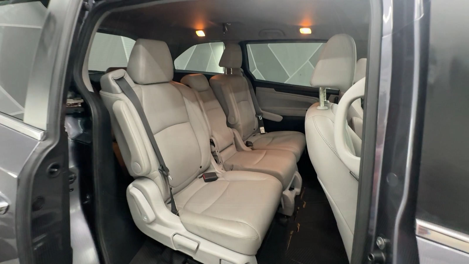 2020 Honda Odyssey EX-L w/Navigation & RES Minivan 4D 29