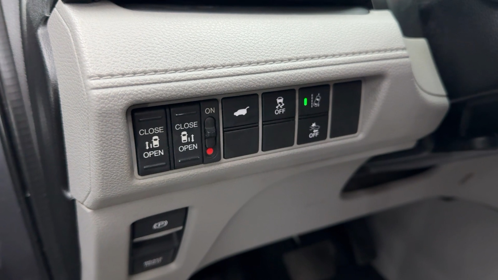 2020 Honda Odyssey EX-L w/Navigation & RES Minivan 4D 40