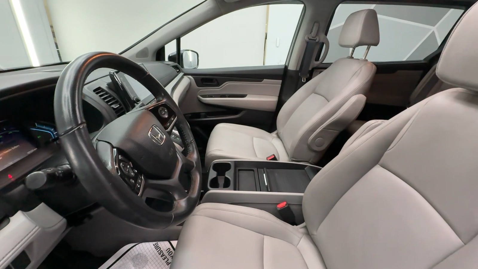 2020 Honda Odyssey EX-L w/Navigation & RES Minivan 4D 42