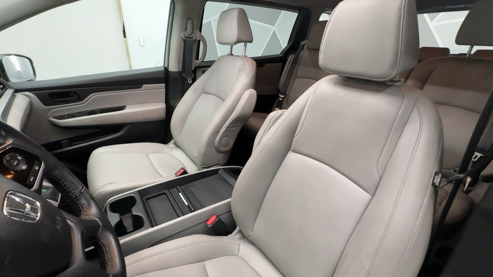 2020 Honda Odyssey EX-L w/Navigation & RES Minivan 4D 43