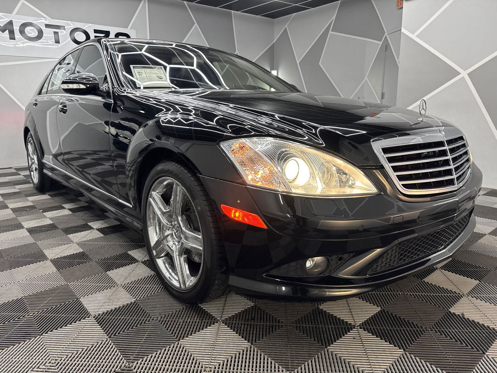 2007 Mercedes-Benz S-Class S 550 Sedan 4D 13