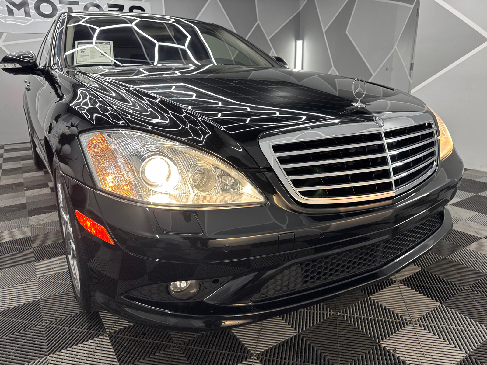 2007 Mercedes-Benz S-Class S 550 Sedan 4D 14