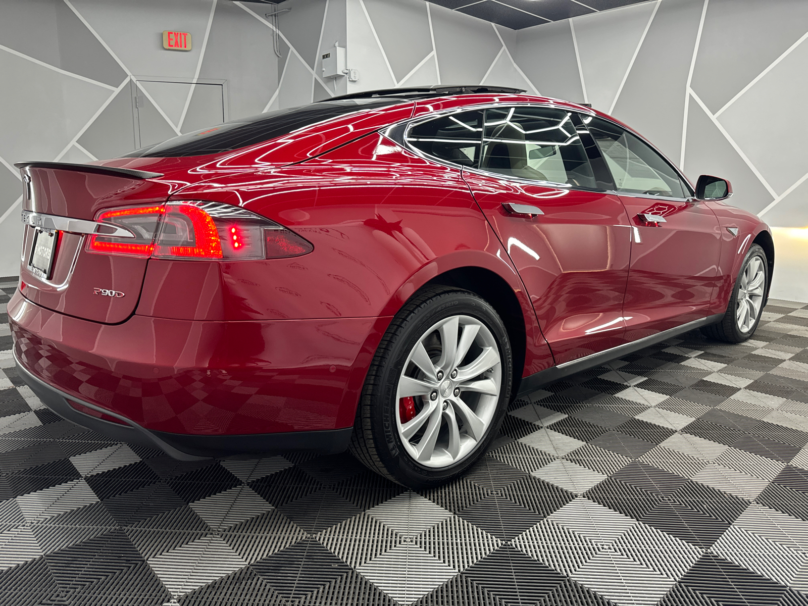 2015 Tesla Model S  10