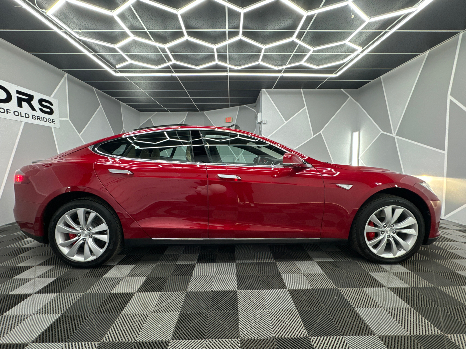 2015 Tesla Model S  11