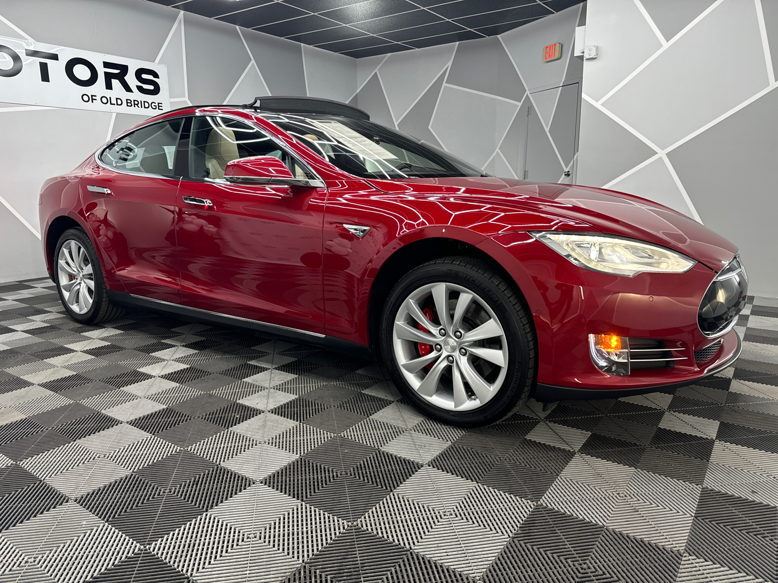 2015 Tesla Model S  12