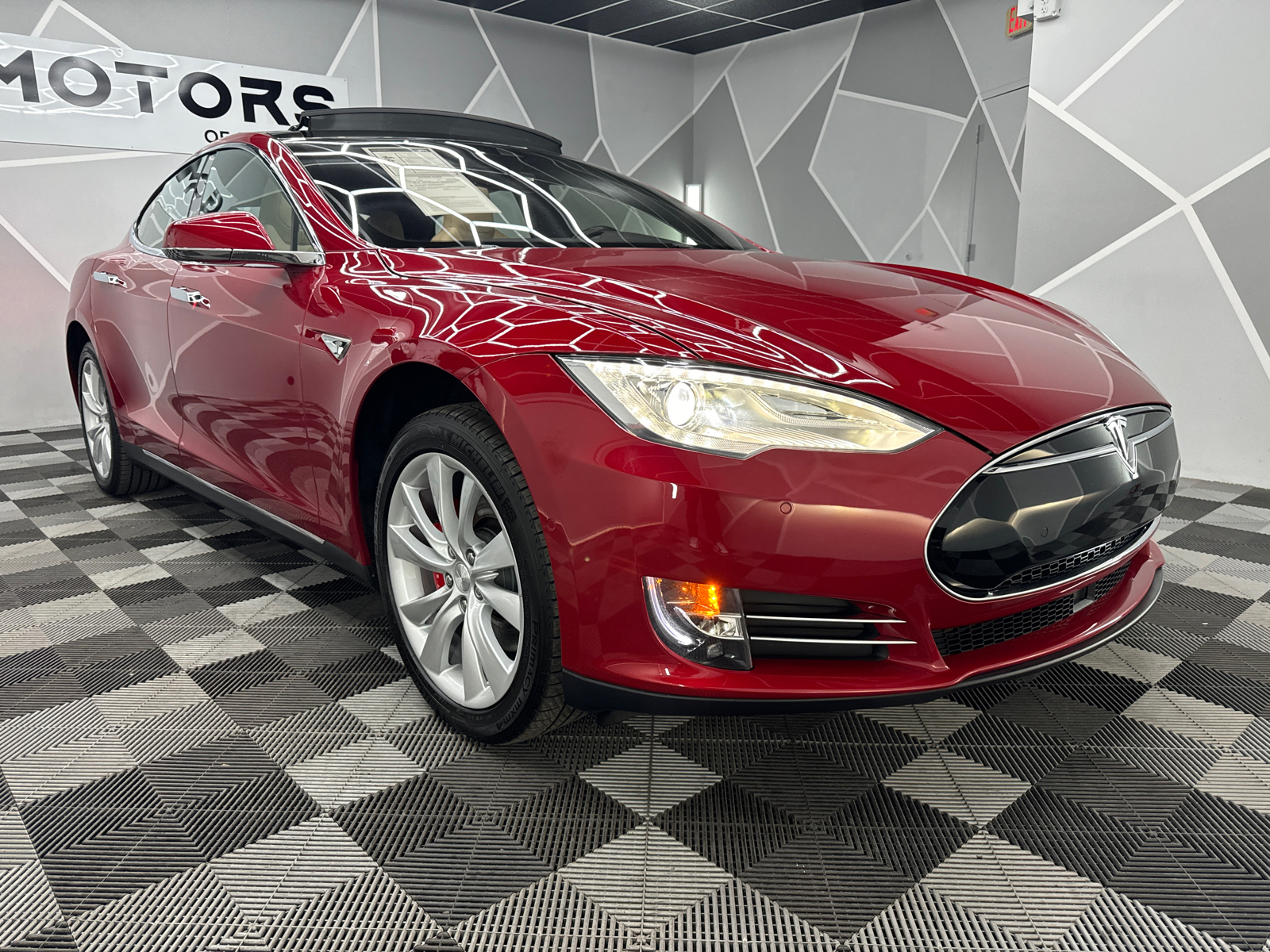 2015 Tesla Model S  13