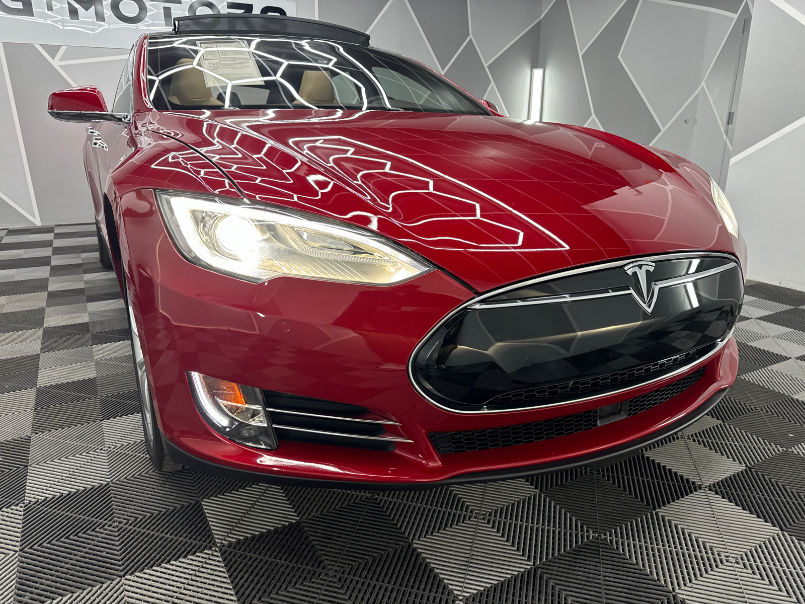 2015 Tesla Model S  14