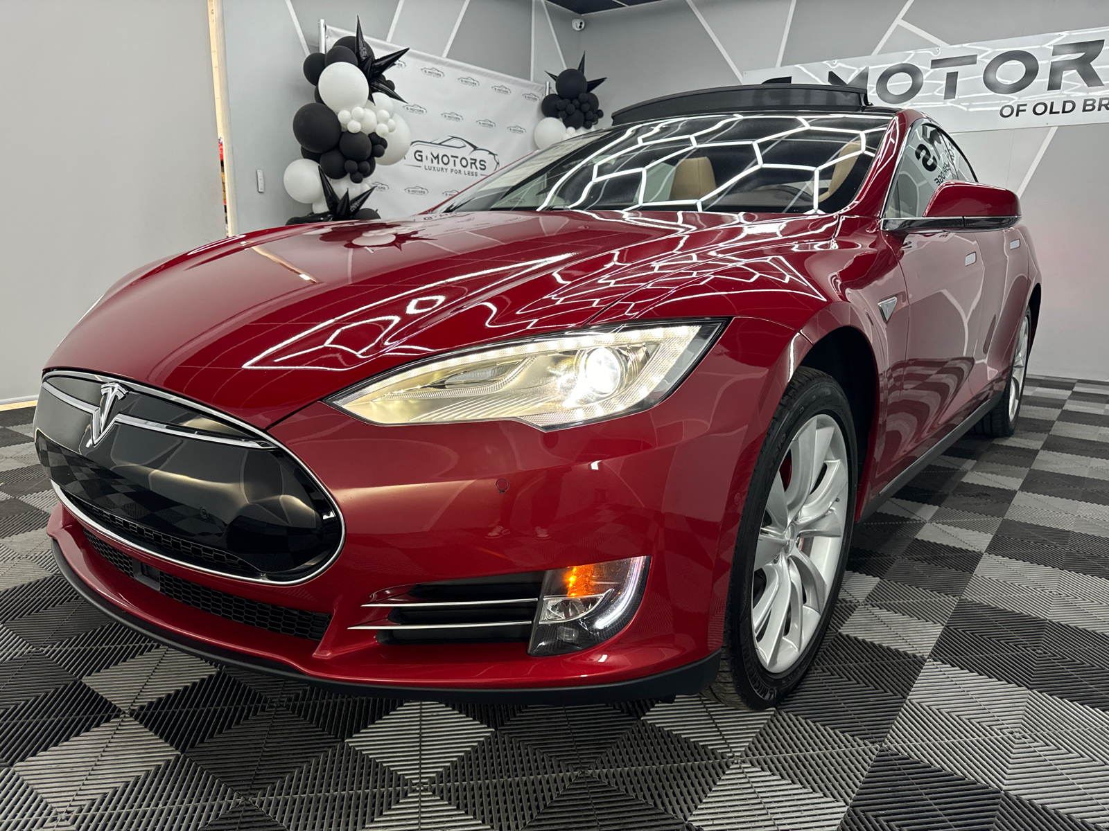 2015 Tesla Model S  17