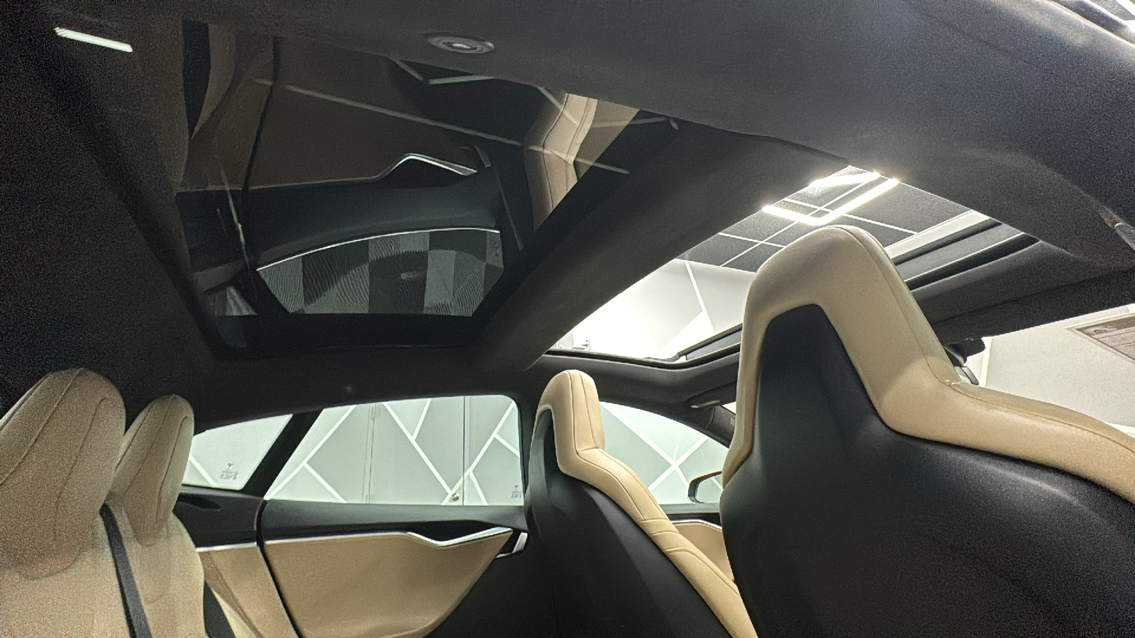 2015 Tesla Model S  32