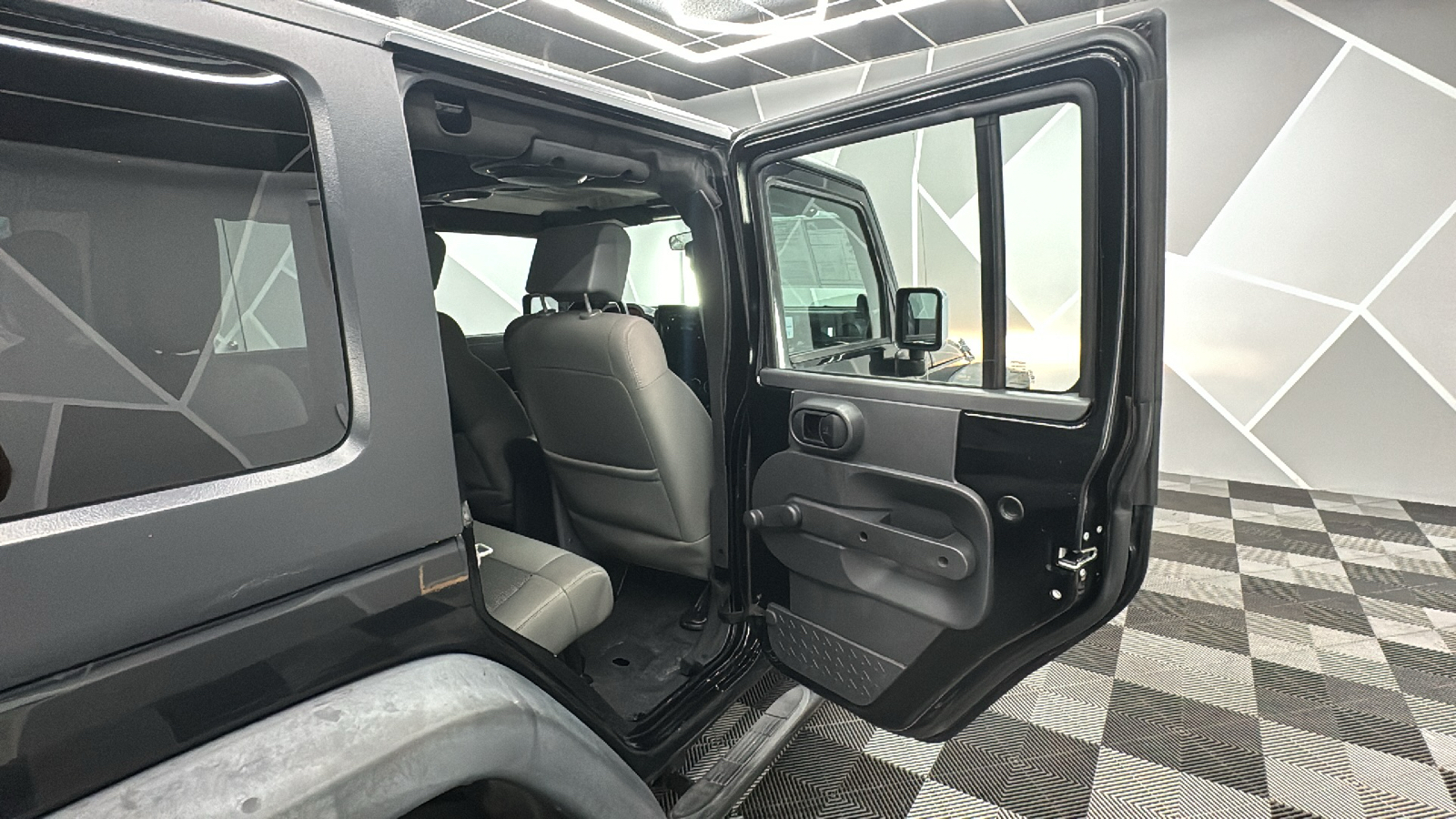 2010 Jeep Wrangler Unlimited  24