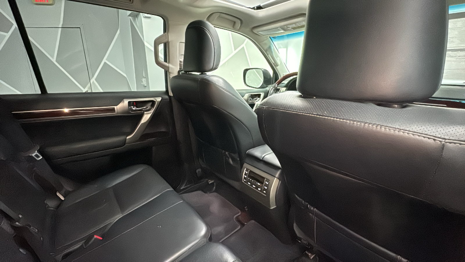 2015 Lexus GX GX 460 Sport Utility 4D 29