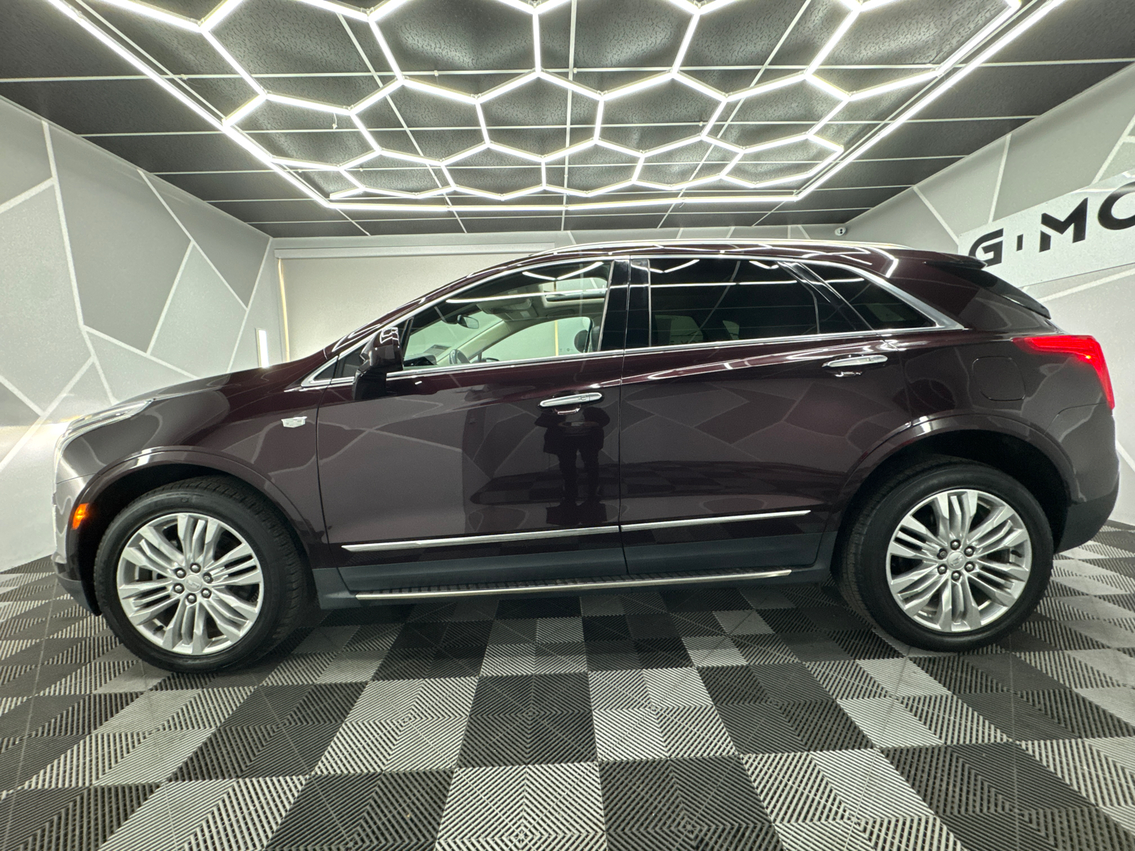 2018 Cadillac XT5 Premium Luxury Sport Utility 4D 3