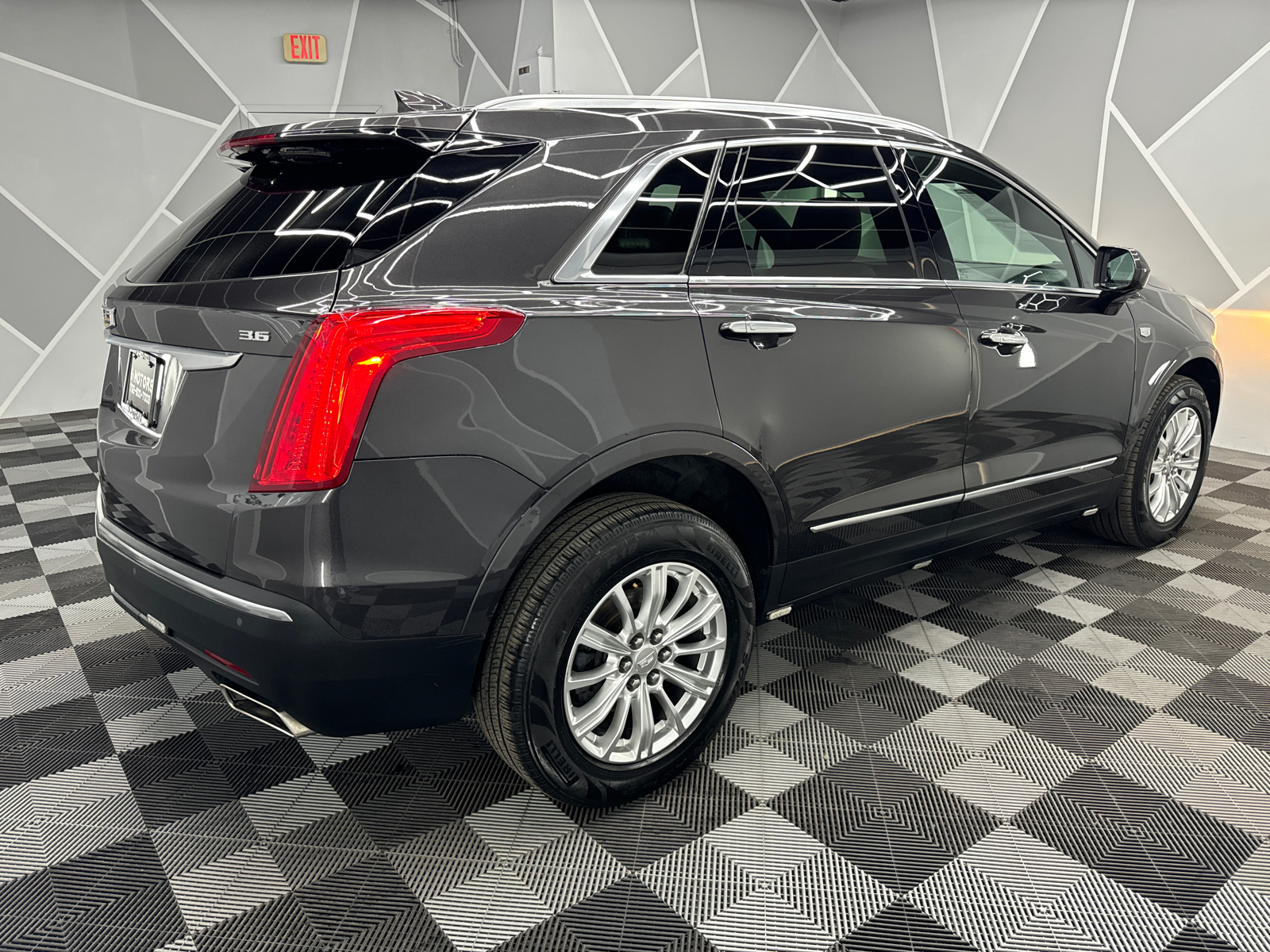 2017 Cadillac XT5 Sport Utility 4D 10