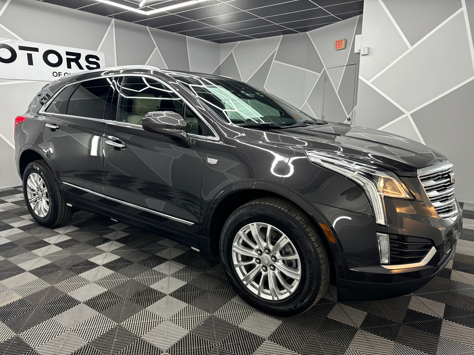 2017 Cadillac XT5 Sport Utility 4D 12