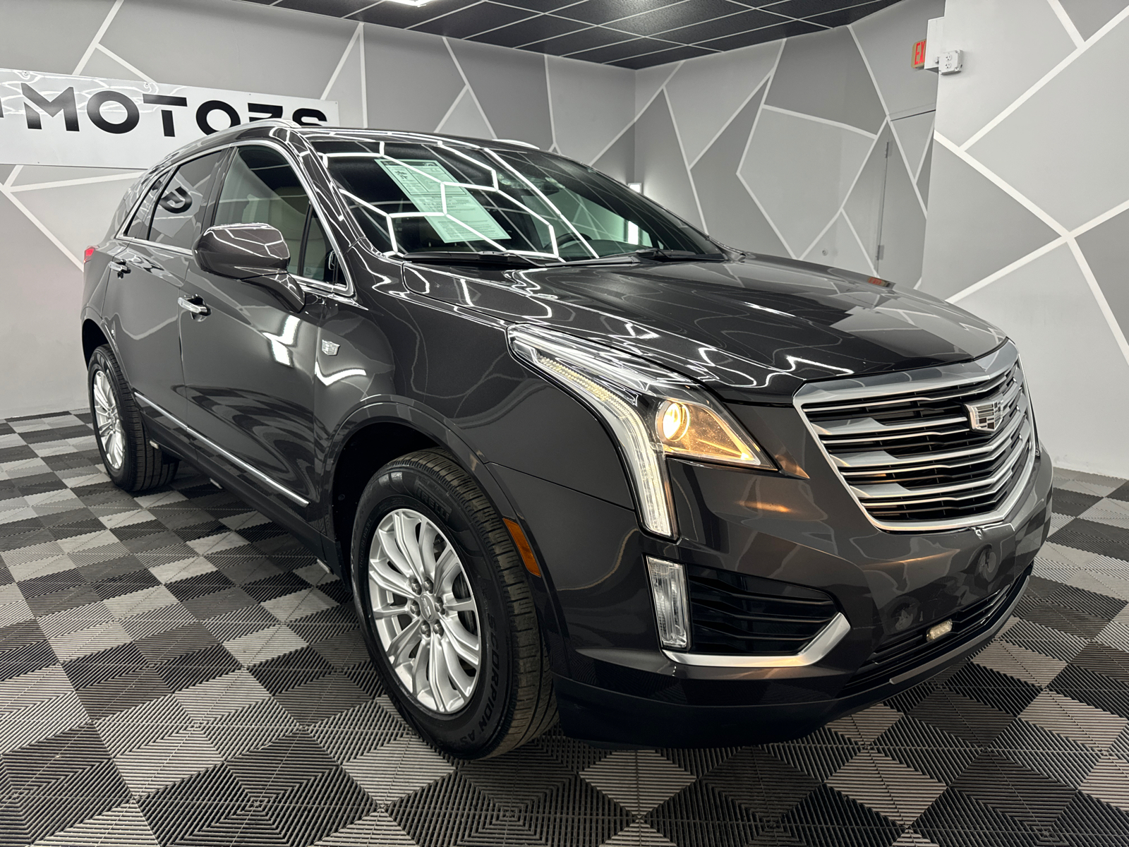 2017 Cadillac XT5 Sport Utility 4D 13