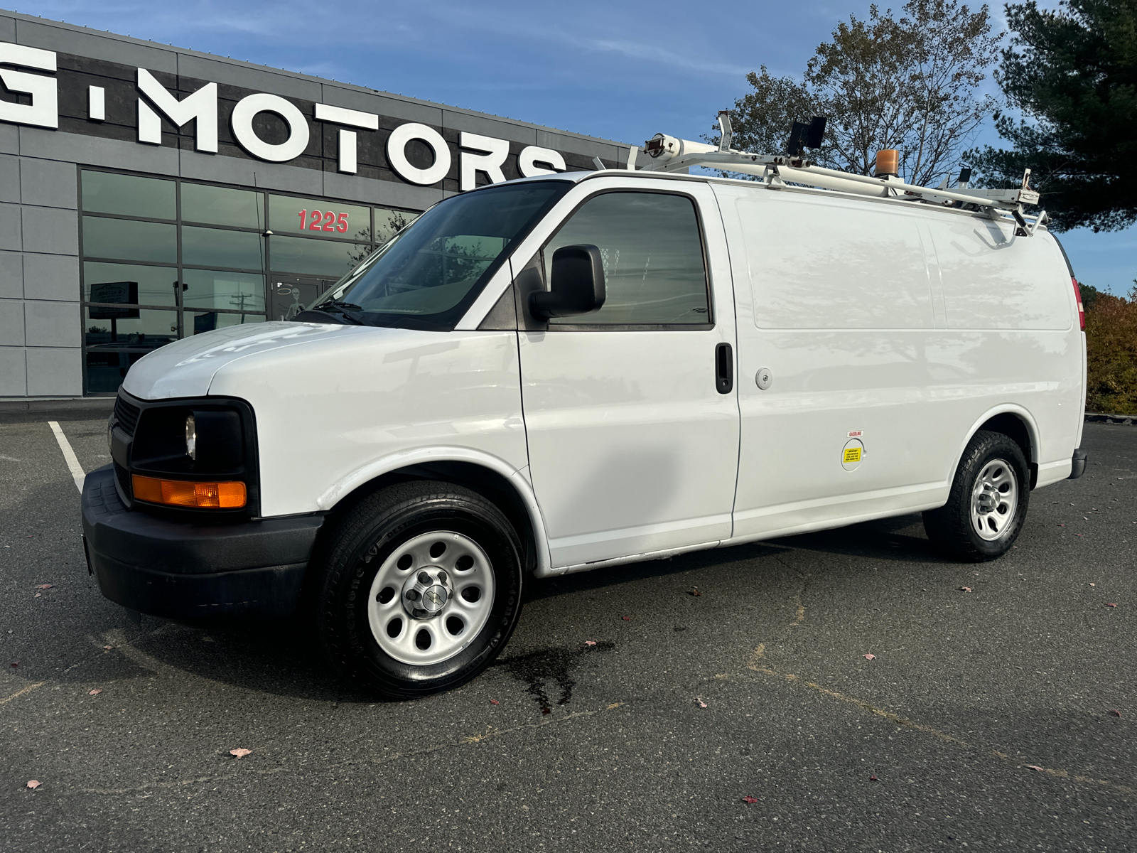 2009 Chevrolet Express 1500 Cargo Van 3D 2