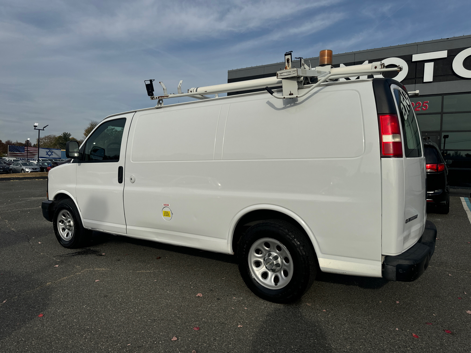 2009 Chevrolet Express 1500 Cargo Van 3D 4