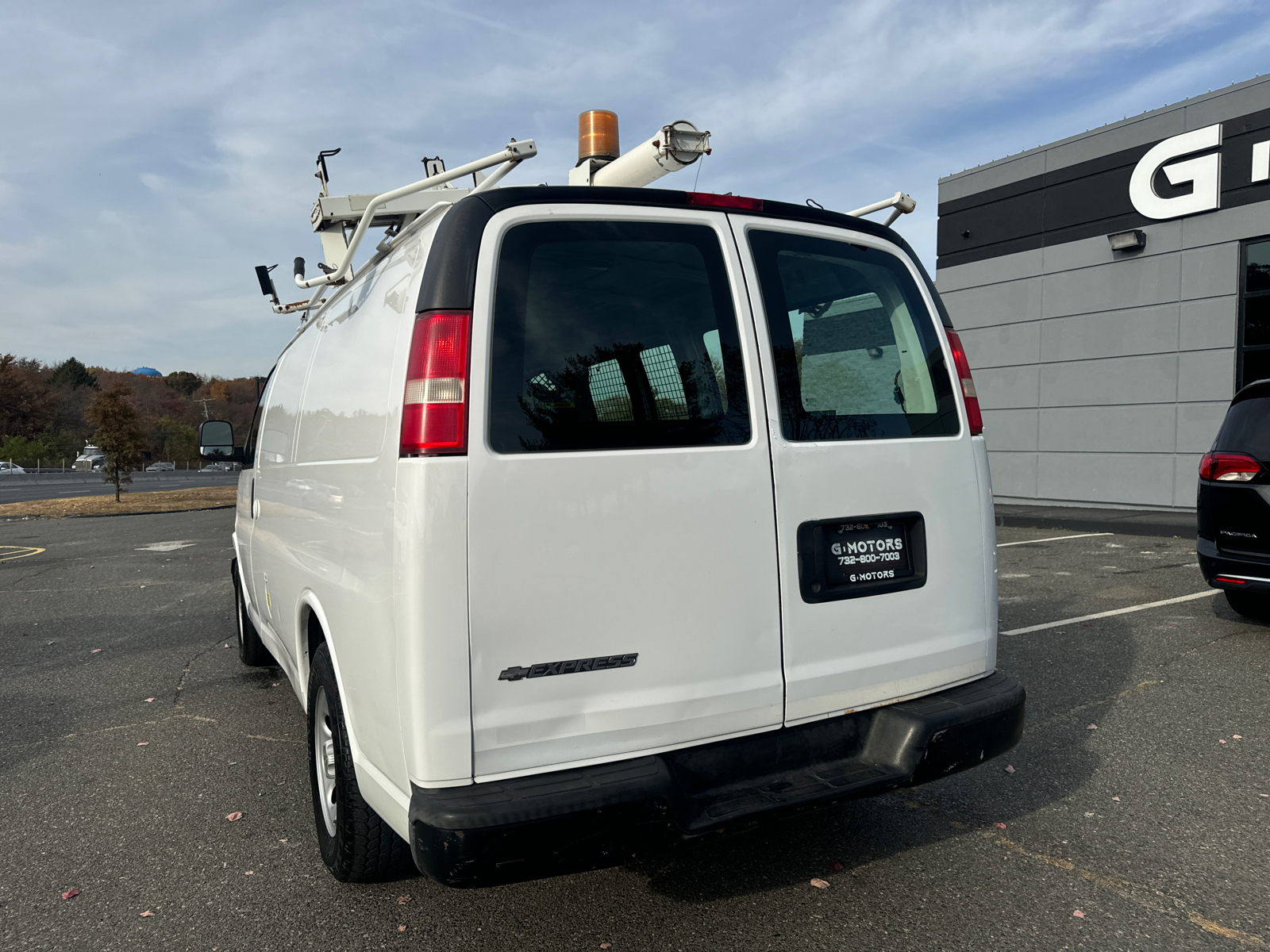 2009 Chevrolet Express 1500 Cargo Van 3D 6