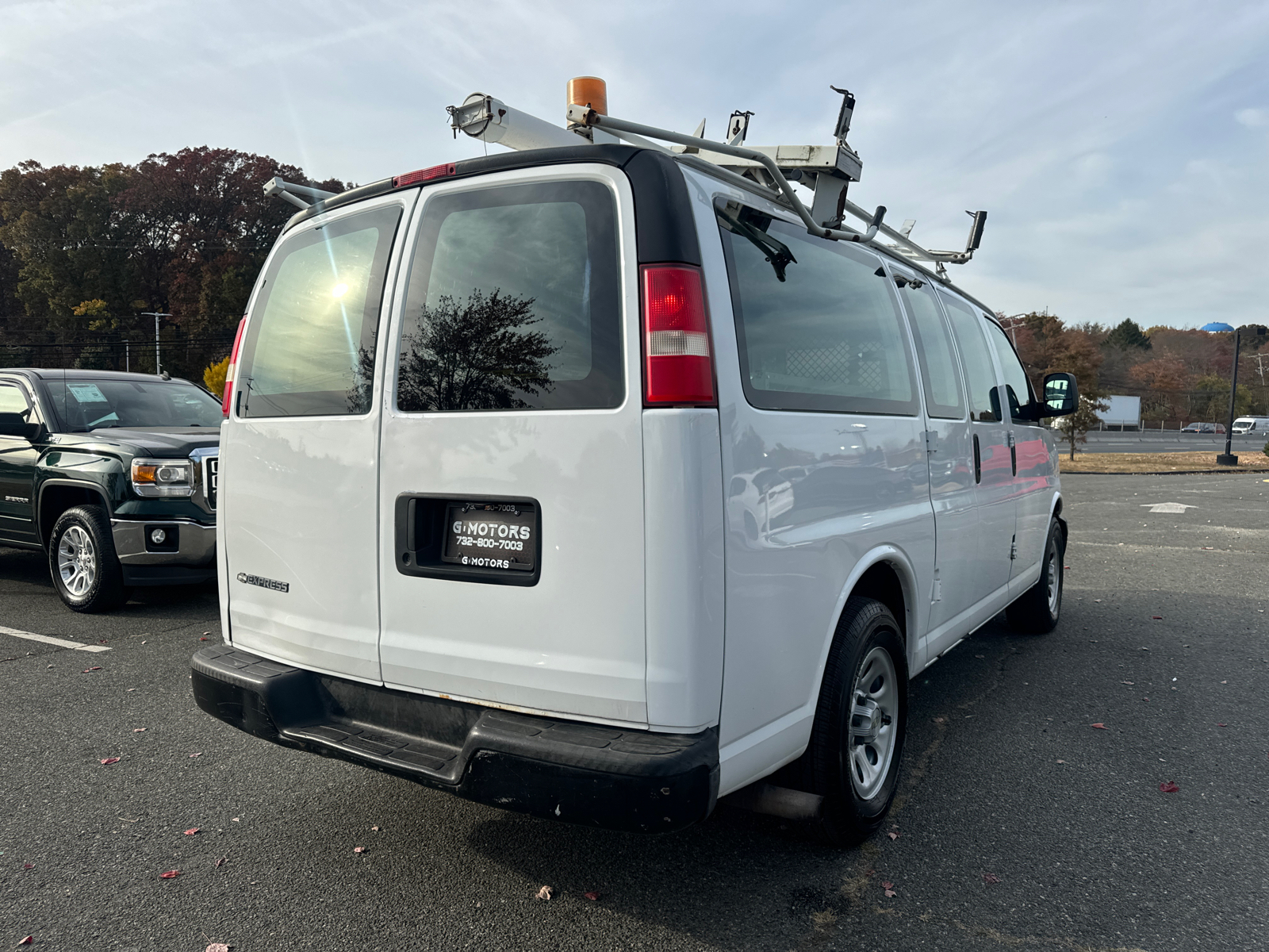 2009 Chevrolet Express 1500 Cargo Van 3D 9