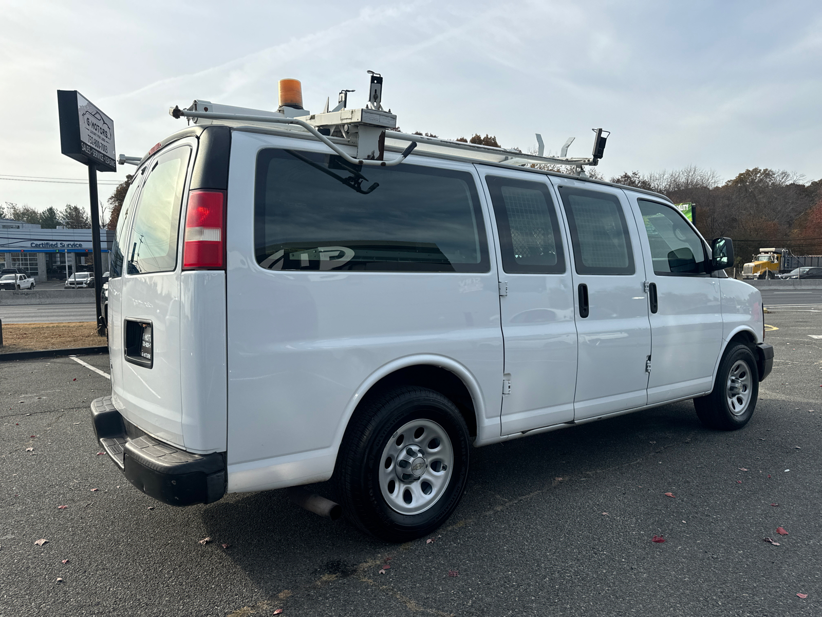 2009 Chevrolet Express 1500 Cargo Van 3D 10