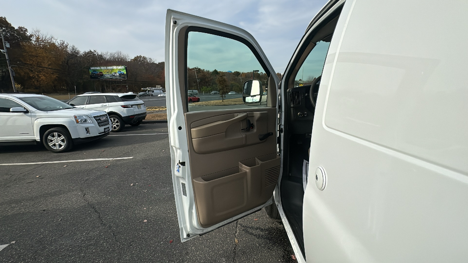 2009 Chevrolet Express 1500 Cargo Van 3D 31