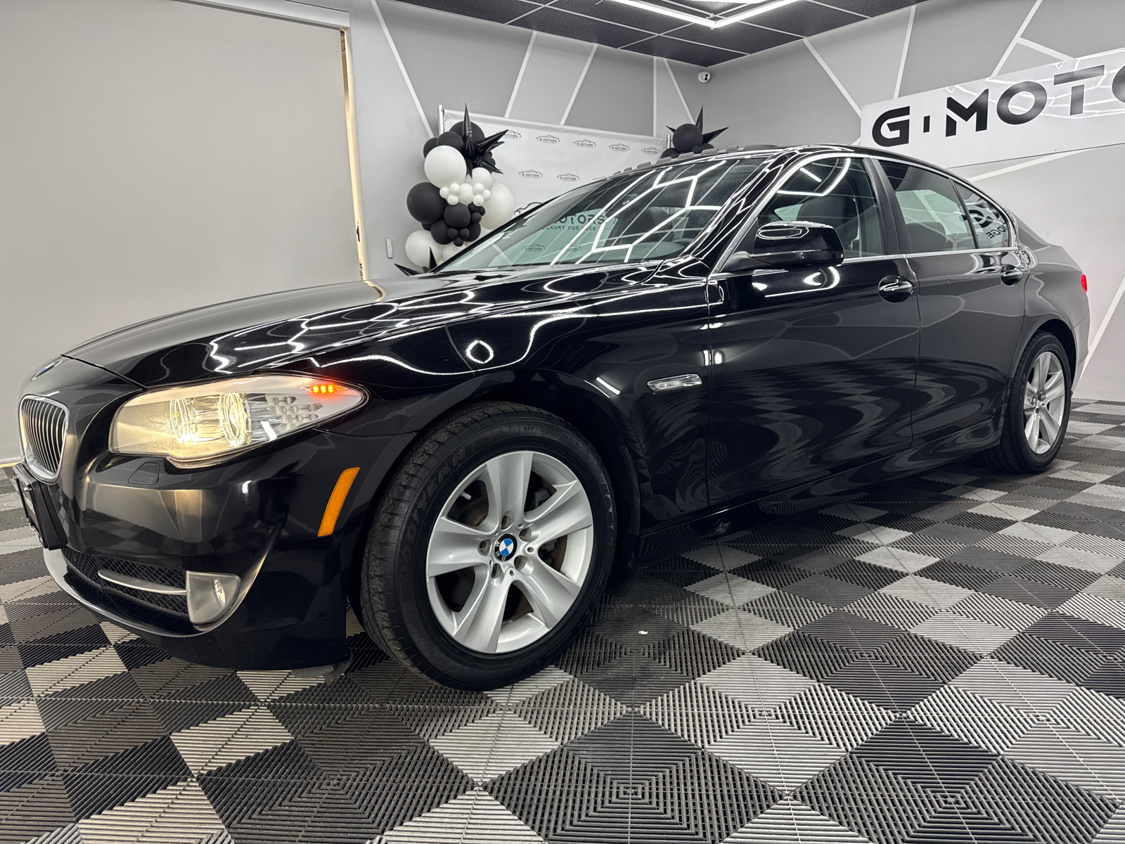 2013 BMW 5 Series 528i xDrive Sedan 4D 2