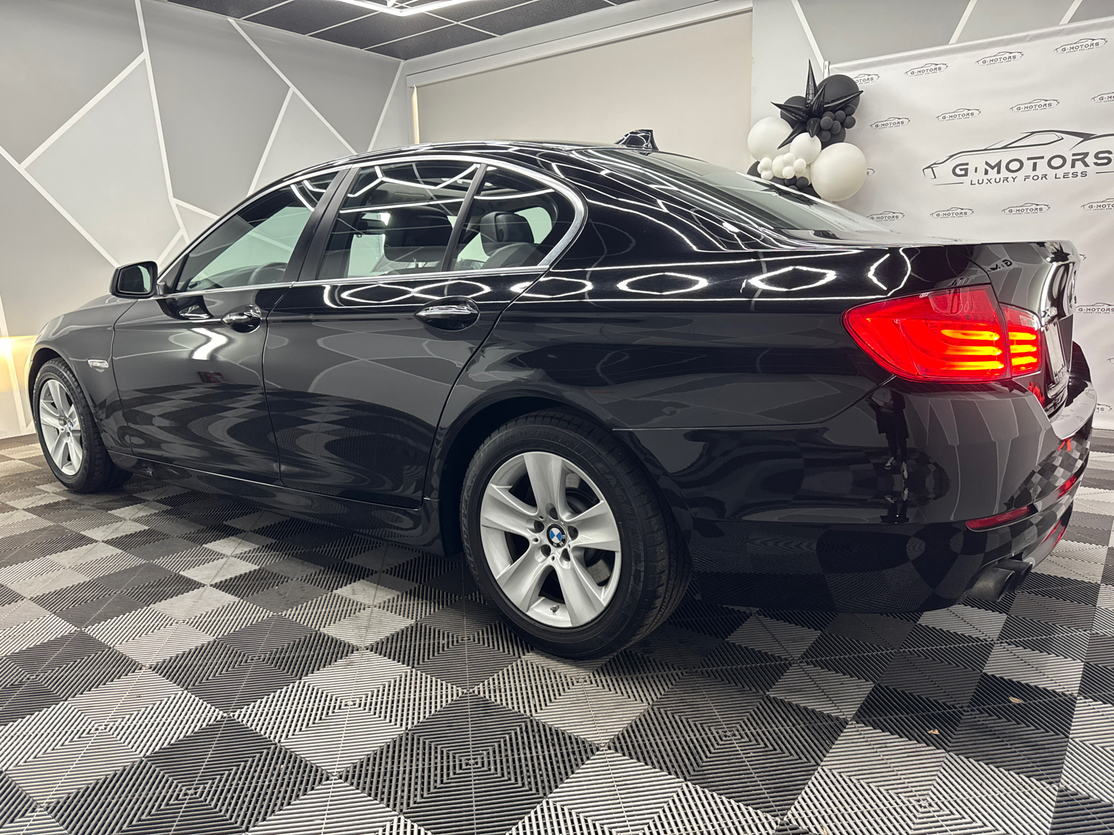 2013 BMW 5 Series 528i xDrive Sedan 4D 4